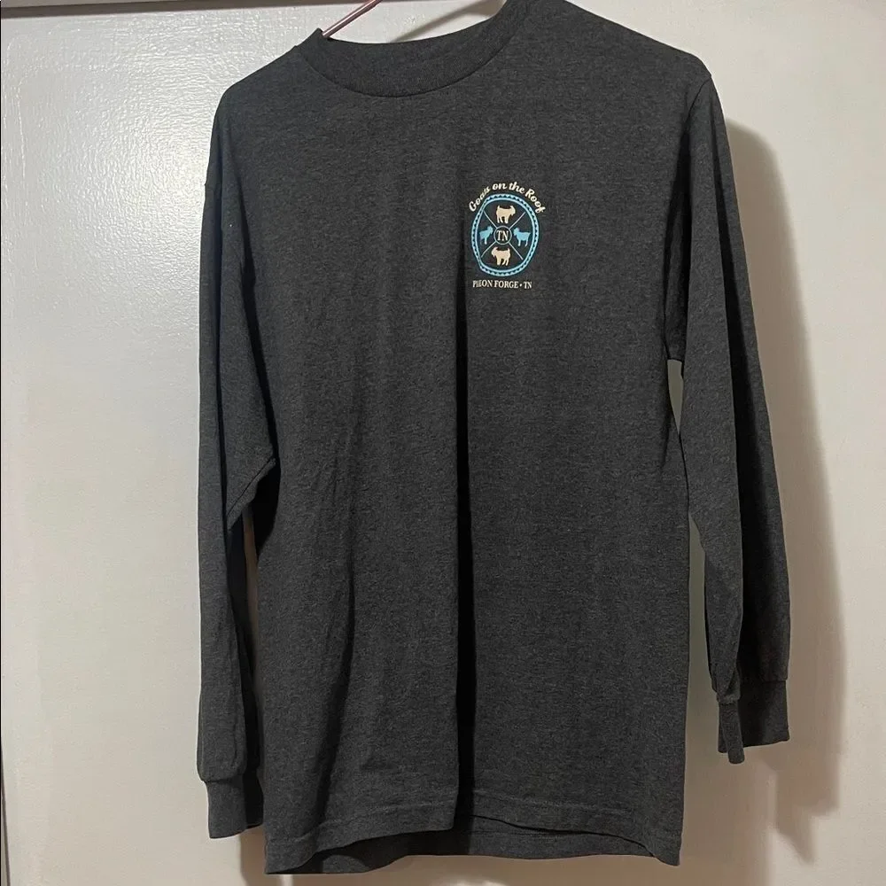 Goats on the roof, pigeon Forge, long sleeve T-shirt, size medium